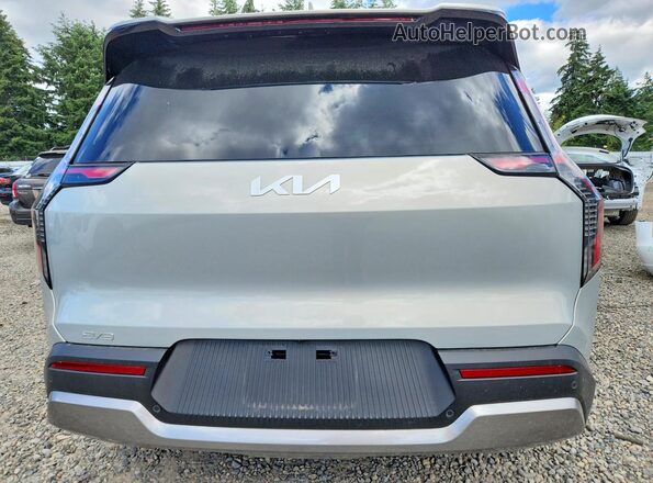 5XYAA5S22TG016504 2026 KIA EV9 Silver Вид ззаду