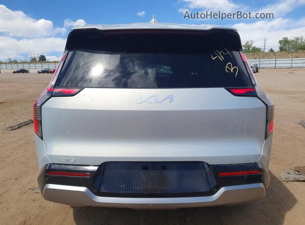 5XYADFS53TG005020 2026 KIA EV9 Silver Вид ззаду