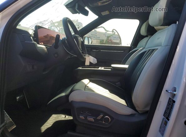 5XYAEFS50TG018322 2026 KIA EV9 White Front interior view