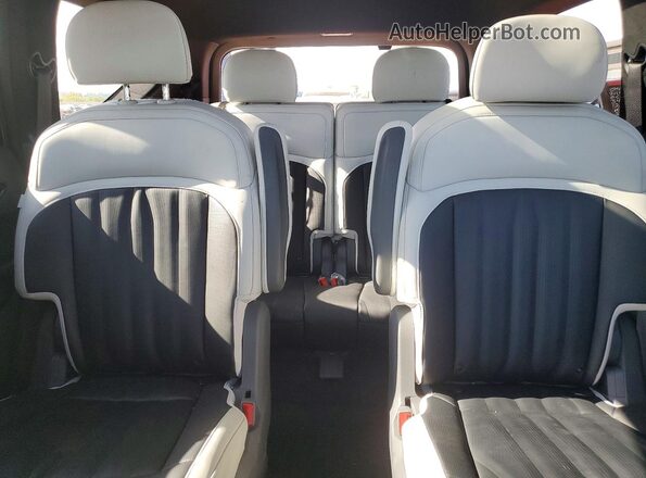 5XYAEFS50TG018322 2026 KIA EV9 White Rear seats view