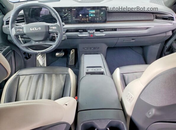 5XYAEFS54SG002686 2025 KIA EV9 Gray Вид панелі приладів