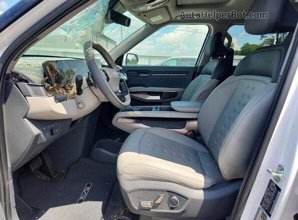 5XYAFFS54TG010141 2026 KIA EV9 White Vista interior delantera