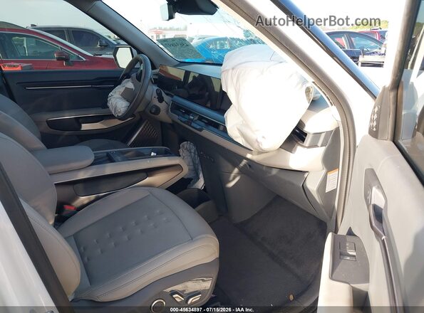 5XYAFFS5XTG008118 2026 KIA EV9 White Սալոնի դիմացի տեսք