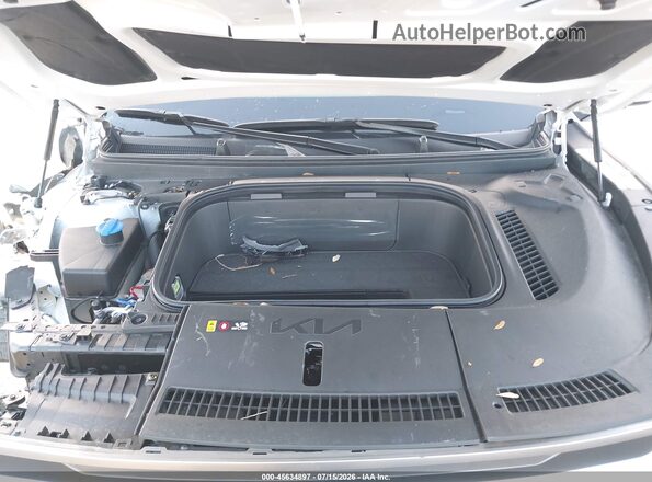 5XYAFFS5XTG008118 2026 KIA EV9 White Հետևի տեսք