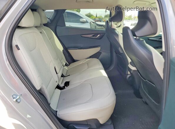 5XYC34JAXSG012334 2025 KIA EV6 Gray Rear interior view