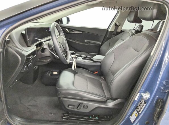 5XYC34JB1SG010870 2025 KIA EV6 Blue წინა სალონის ხედი