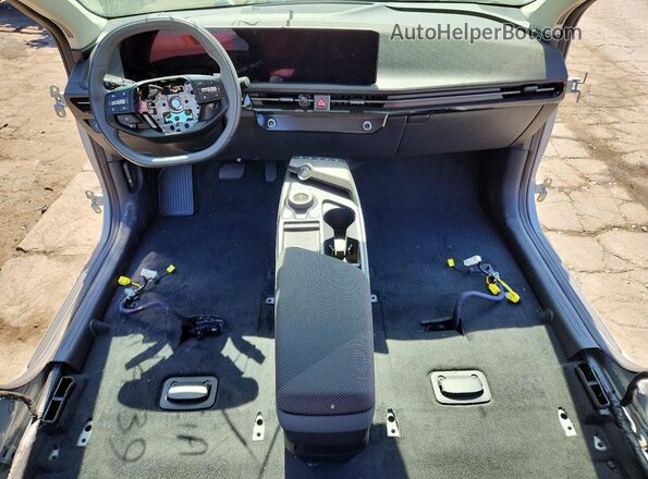 5XYC3DJC5SG014039 2025 KIA EV6 Серый Вид панели приборов