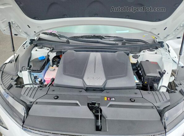 5XYC4DJCXSG011232 2025 KIA EV6 White Вид задньої частини салону
