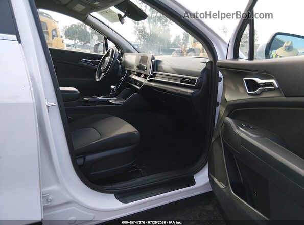 5XYK23DF2SG324678 2025 KIA SPORTAGE White Widok wnętrza z przodu