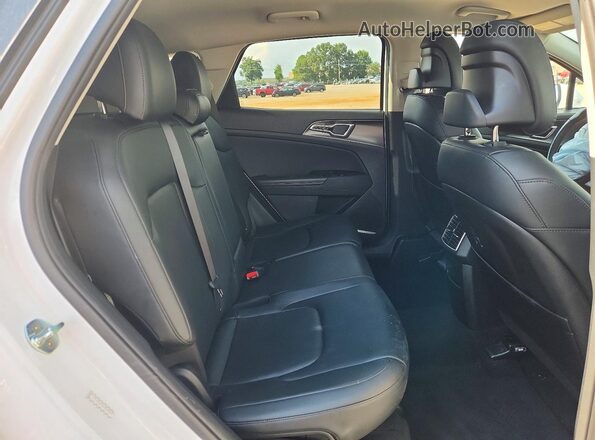 5XYK33AF0PG089609 2023 KIA SPORTAGE Белый Вид задней части салона