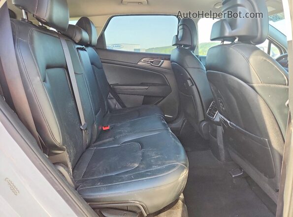 5XYK33AF3PG065126 2023 KIA SPORTAGE White Вид задньої частини салону