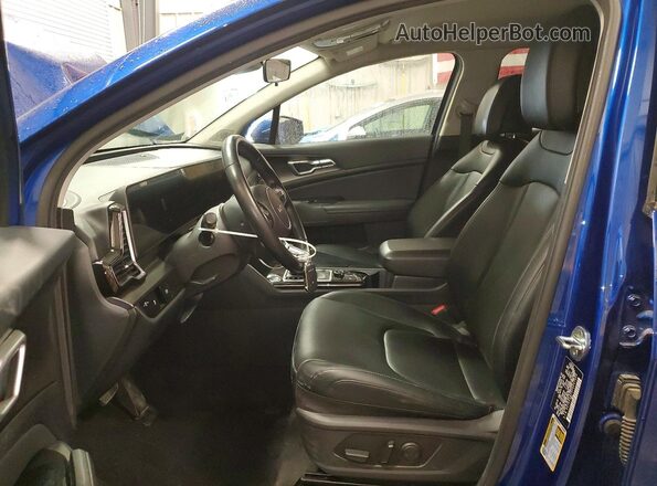 5XYK33AF5PG047050 2023 KIA SPORTAGE Blue Widok wnętrza z przodu