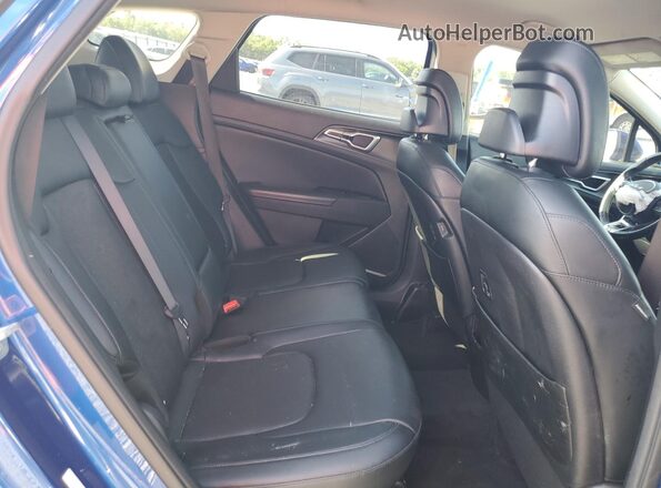 5XYK33AFXPG034312 2023 KIA SPORTAGE Blue Вид задньої частини салону