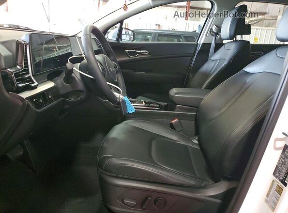 5XYK33DF0SG302577 2025 KIA SPORTAGE Белый Вид салона спереди