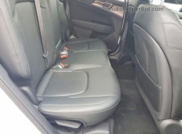 5XYK33DF4SG323352 2025 KIA SPORTAGE Белый Вид задней части салона