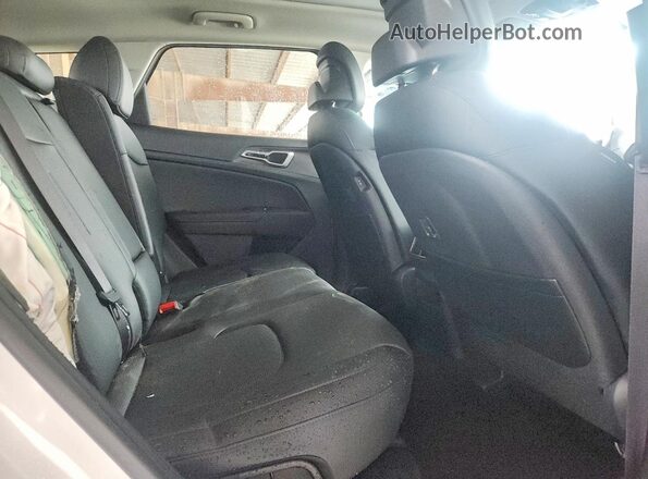5XYK33DF6TG344074 2026 KIA SPORTAGE White Rear interior view