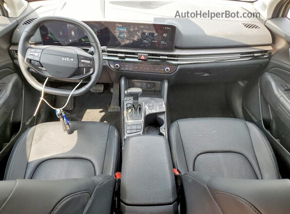 5XYK33DF6TG361702 2026 KIA SPORTAGE Silver Vista del salpicadero