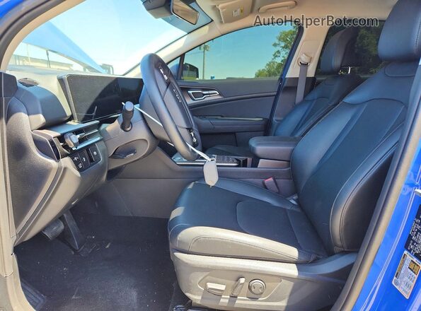 5XYK33DF6TG384249 2026 KIA SPORTAGE Blue Front interior view