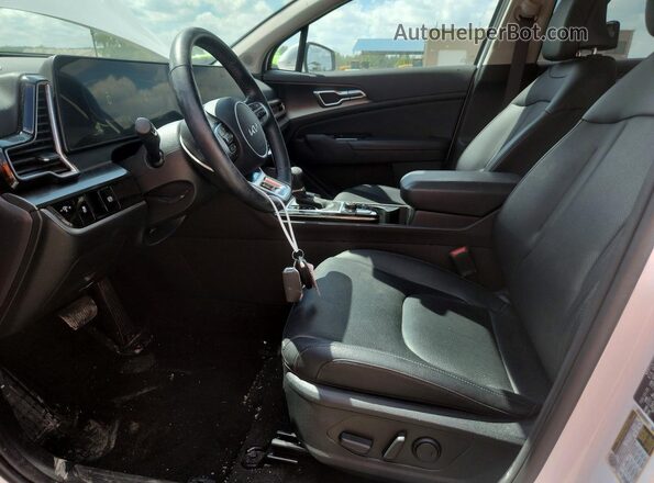 5XYK3CDFXRG193619 2024 KIA SPORTAGE White Widok wnętrza z przodu