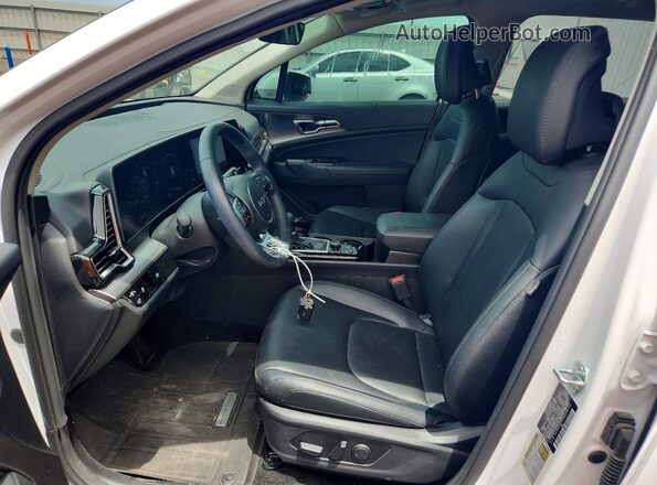 5XYK43DFXSG238142 2025 KIA SPORTAGE White Вид салону спереду