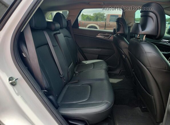 5XYK43DFXSG238142 2025 KIA SPORTAGE White Вид задньої частини салону