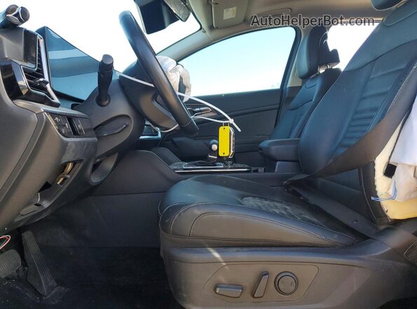 5XYK53AF9PG030052 2023 KIA SPORTAGE Black Front interior view