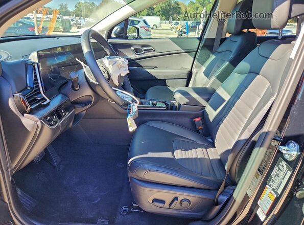 5XYK53DFXSG305092 2025 KIA SPORTAGE Black Widok wnętrza z przodu