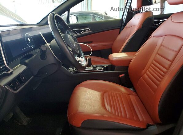 5XYK5CDF6RG168050 2024 KIA SPORTAGE Silver Widok wnętrza z przodu