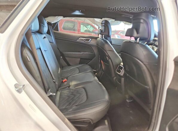5XYK6CDF7SG283162 2025 KIA SPORTAGE White Սալոնի հետևի տեսք