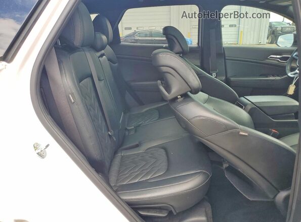 5XYK6CDF9RG221482 2024 KIA SPORTAGE White Սալոնի հետևի տեսք