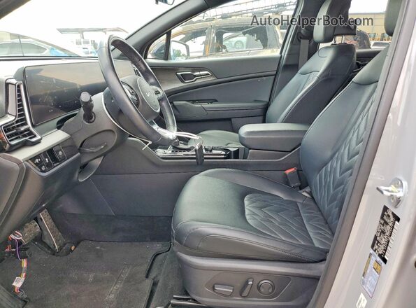 5XYK7CAF4PG076737 2023 KIA SPORTAGE Gray Widok wnętrza z przodu