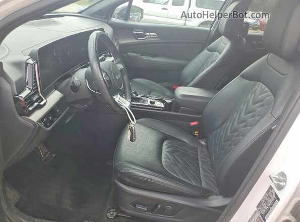 5XYK7CAF7PG014149 2023 KIA SPORTAGE White Widok wnętrza z przodu