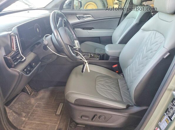 5XYK7CDF5RG144025 2024 KIA SPORTAGE Green Widok wnętrza z przodu