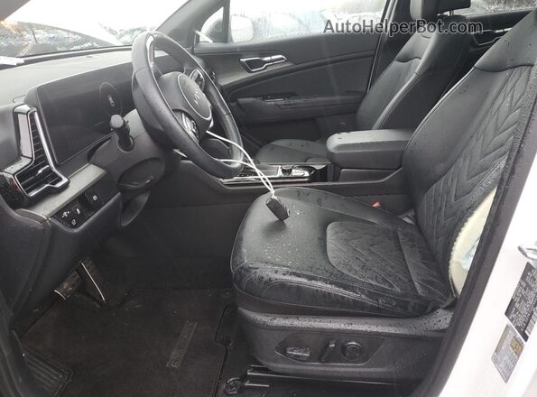 5XYK7CDFXSG324896 2025 KIA SPORTAGE Белый Вид салона спереди