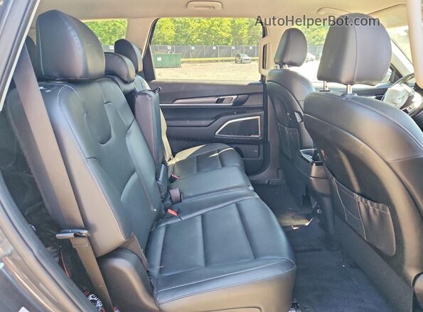 5XYP24HC7LG070477 2020 KIA TELLURIDE Gray Rear interior view