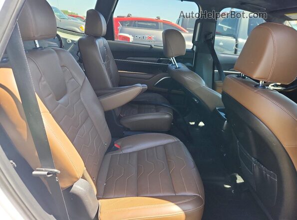 5XYP5DHC0NG213022 2022 KIA TELLURIDE White Widok tylnych siedzeń