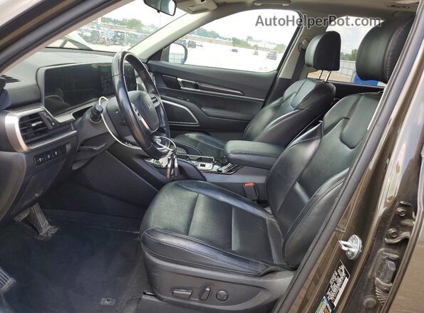 5XYP64GC1PG375128 2023 KIA TELLURIDE Brown Front interior view