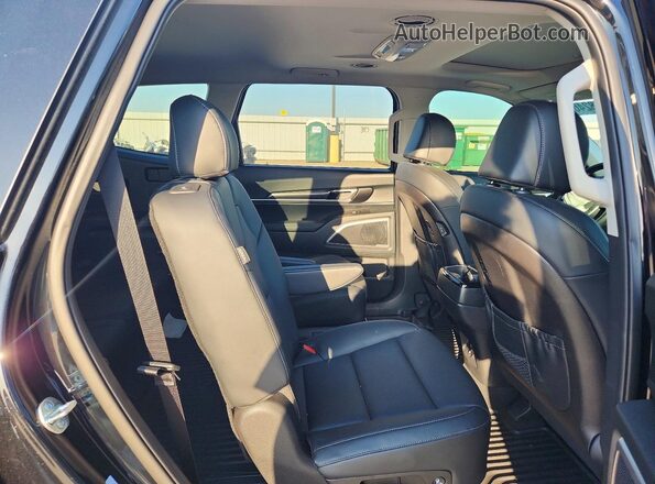 5XYP64GC5SG674906 2025 KIA TELLURIDE Black Widok wnętrza z tyłu