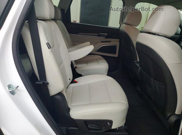 5XYP64GC8PG363798 2023 KIA TELLURIDE White Vista interior trasera