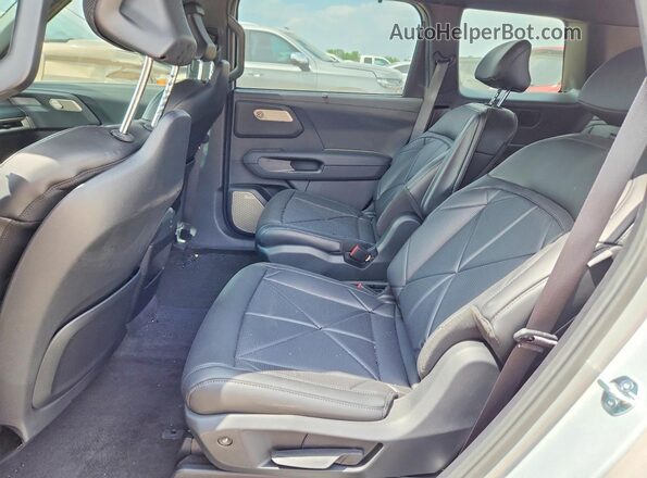 5XYPD5S13VG021092 2027 KIA TELLURIDE Silver Вид задньої частини салону