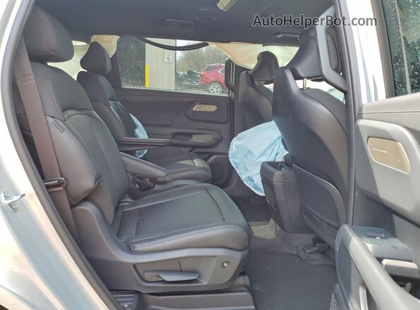 5XYPE5S11VG012193 2027 KIA TELLURIDE Silver Widok wnętrza z tyłu