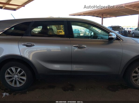 5XYPG4A30GG043302 2016 KIA SORENTO Gray Rear interior view