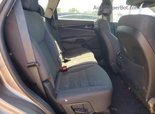 5XYPG4A33GG002758 2016 KIA SORENTO Серый Вид задней части салона