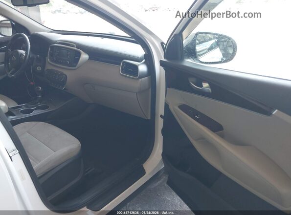 5XYPG4A39GG044531 2016 KIA SORENTO White Вид салону спереду