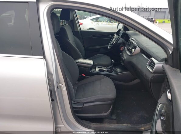 5XYPG4A3XGG024384 2016 KIA SORENTO Silver Widok wnętrza z przodu