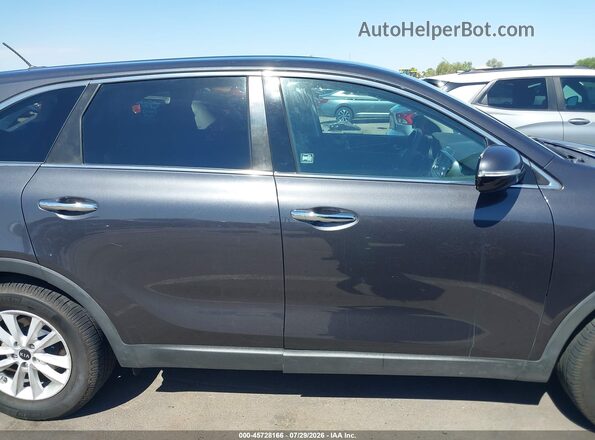 5XYPG4A55KG486152 2019 KIA SORENTO Gray Rear interior view