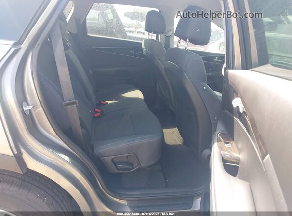 5XYPGDA32HG332683 2017 KIA SORENTO Gray Vista de la etiqueta del VIN