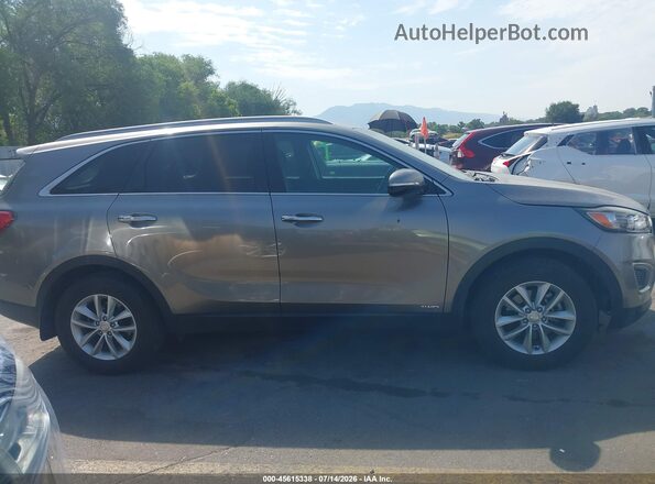 5XYPGDA32HG332683 2017 KIA SORENTO Gray Vista interior trasera