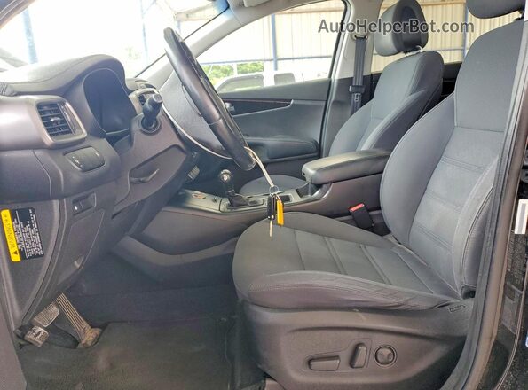 5XYPGDA36GG013799 2016 KIA SORENTO Черный Вид салона спереди