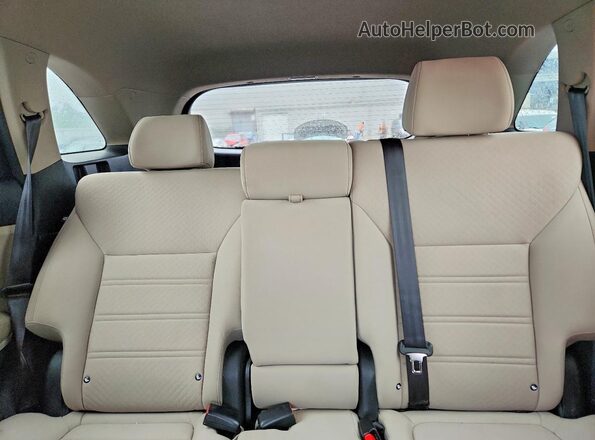 5XYPGDA37HG218968 2017 KIA SORENTO White Widok tylnych siedzeń